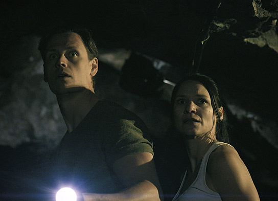 Nicolò Pasetti, Julia Dordel (v.l.n.r.) in "The Bitter Taste" (2024)
