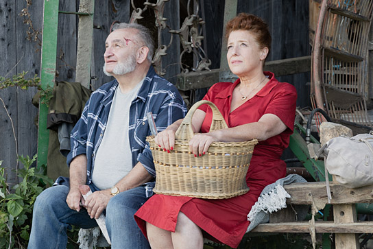 Sigi Zimmerschied, Luise Kinseher (v.l.n.r.) in "Karli & Marie" (2025)