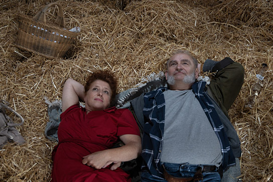 Luise Kinseher, Sigi Zimmerschied (v.l.n.r.) in "Karli & Marie" (2025)
