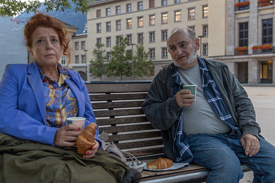 Luise Kinseher, Sigi Zimmerschied (v.l.n.r.) in "Karli & Marie" (2025)