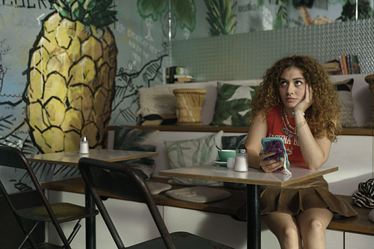 Julia Novohradsky in "Mädchen Mädchen" (2025)