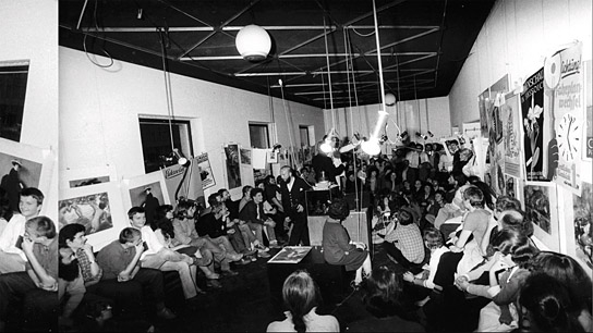 Die genossenschaftlich organisierte Galerie Oben in Karl-Marx-Stadt. ("Go Clara Go: die Kunst des kreativen Widerstands", 2025)