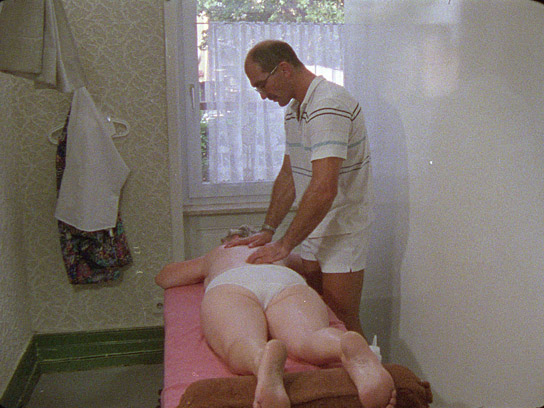 Peter-Paul Keller (stehend) in "Frankfurt fühlen" (Episode aus "15x3 oder 6000 Frankfurt", 1990)