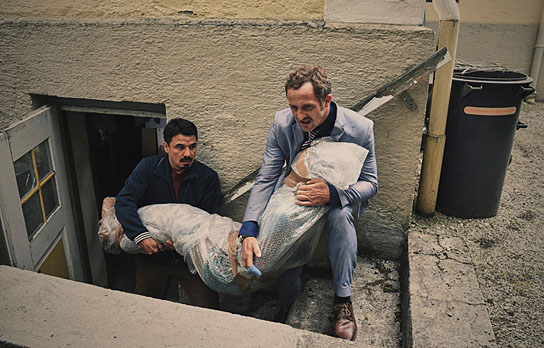 Ercan Karacayli, Maximilian Brückner (v.l.n.r.) in "Hindafing" [Staffel 1] (2017)