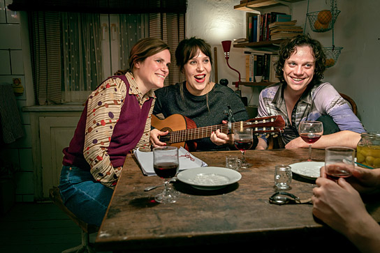 Fritzi Haberlandt, Meret Engelhardt, Simon Steinhorst (v.l.n.r.) in "Wilma will mehr" (2025)