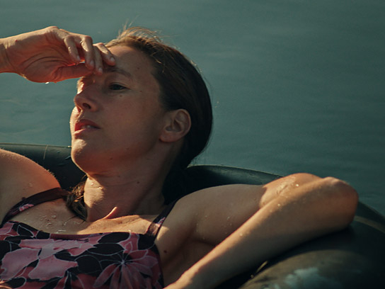 Johanna Wokalek in "Milch ins Feuer" (2024)