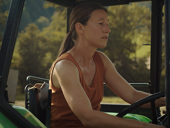 Johanna Wokalek in "Milch ins Feuer" (2024)