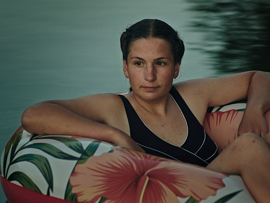 Anne Nothacker in "Milch ins Feuer" (2024)