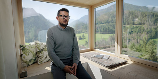"Elevated Art - Wer Kunst auf Berge stellt" (2024)