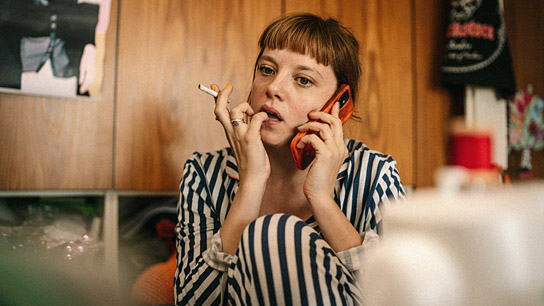 Jella Haase in "#SchwarzeSchafe" (2025)