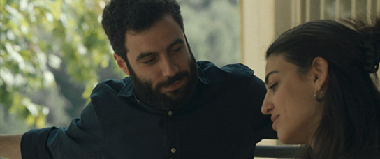 Meirav Memoresky, Manar Shehab (v.l.n.r.) in "Happy Holidays" (2024)