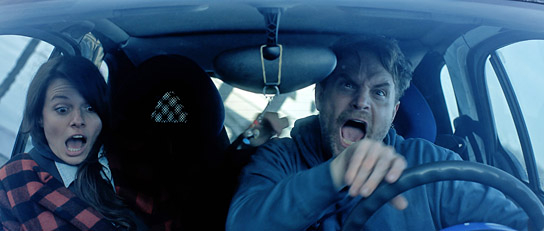 Julia Hartmann, Janek Rieke (v.l.n.r.) in "Beule - Zerlegt die Welt" (2022)