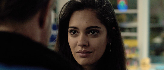 Nilam Farooq in "Beule - Zerlegt die Welt" (2022)