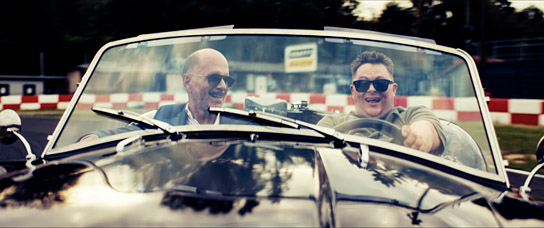 Christoph Maria Herbst, Nico Randel (v.l.n.r.) in "Ganzer halber Bruder" (2025)