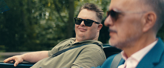 Nico Randel, Christoph Maria Herbst (v.l.n.r.) in "Ganzer halber Bruder" (2025)