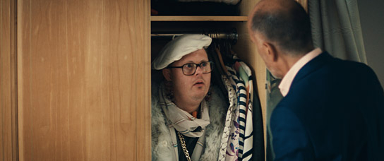 Nico Randel, Christoph Maria Herbst (v.l.n.r.) in "Ganzer halber Bruder" (2025)