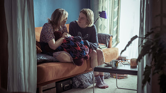 Laura Tonke, Luna Wedler (v.l.n.r.) in "22 Bahnen" (2025)