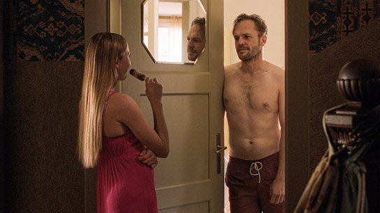 Lea Zoe Voss, Milian Zerzawy (v.l.n.r.) in "Der Spatz im Kamin" (2024)