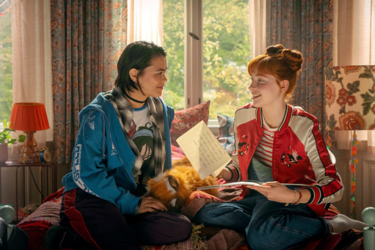 Tomomi Themann, Emilia Maier (v.l.n.r.) in "Die Schule der magischen Tiere 4" (2025)