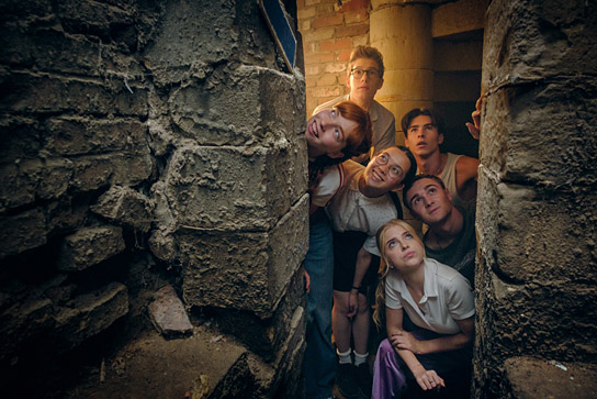 Thilo Fridolin Matthes, Emilia Maier, Loris Sichrovsky, Purnima Grätz, Luis Vorbach, Emilia Pieske (v.o.n.u.) in "Die Schule der magischen Tiere 4" (2025)