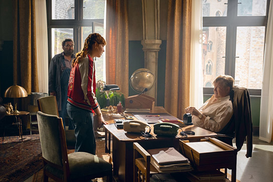 Heiko Pinkowski, Emilia Maier, Justus von Dohnányi (v.l.n.r.) in "Die Schule der magischen Tiere 4" (2025)