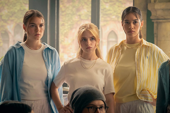 Phillis Lara Lau, Emilia Pieske, Charlotte Hagenbucher (v.l.n.r.) in "Die Schule der magischen Tiere 4" (2025)