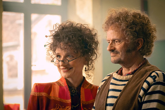 Christina Große, Milan Peschel (v.l.n.r.) in "Die Schule der magischen Tiere 4" (2025)