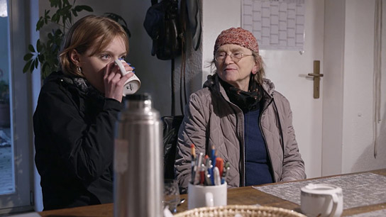 Anna Bahß, Ingrid Bahß (v.l.n.r.) in "Anna & Oma" (2025)