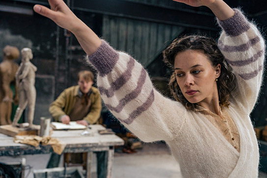 Albrecht Schuch, Paula Beer (v.l.n.r.) in "Stiller" (2025)