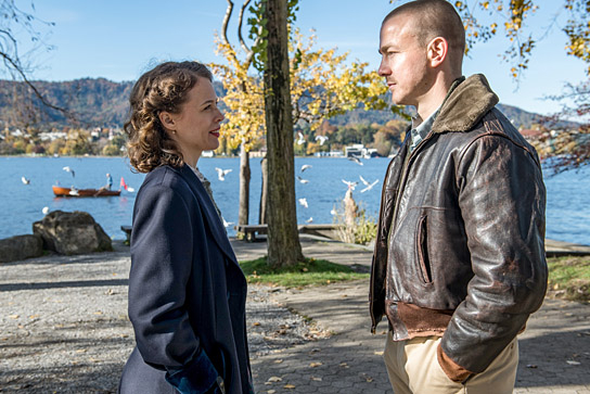 Paula Beer, Albrecht Schuch (v.l.n.r.) in "Stiller" (2025)