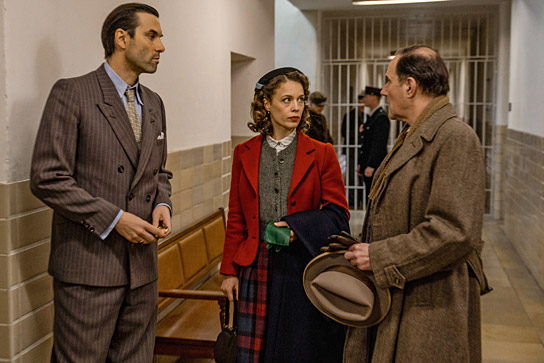 Max Simonischek, Paula Beer, Stefan Kurt (v.l.n.r.) in "Stiller" (2025)