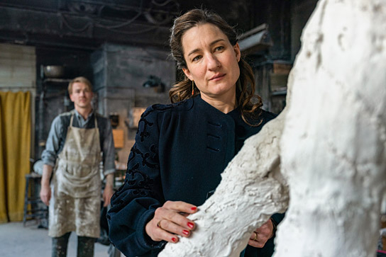 Albrecht Schuch, Marie Leuenberger (v.l.n.r.) in "Stiller" (2025)