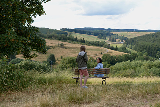 Jonathan Köhn, Cheyenne Aaliyah Roth (v.l.n.r.) in "Ab morgen bin ich mutig" (2025)