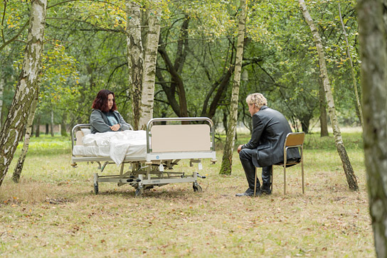 Jerusha Wahlen, Florian David Fitz (v.l.n.r.) in "No Hit Wonder" (2025)