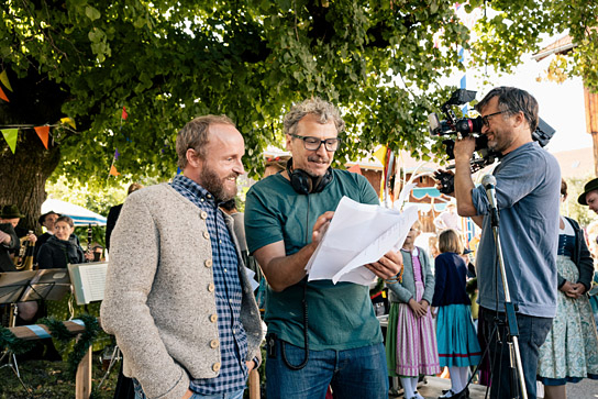  Florian Brückner (links), Marcus H. Rosenmüller (Mitte) bei den Dreharbeiten zu "Pumuckl und das große Missverständnis" (2025)