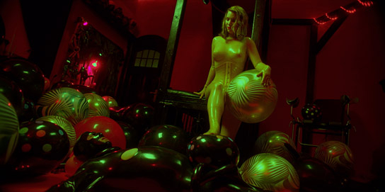 Katja-Inga Baldowski (oben) in "30 Jahre an der Peitsche" (2024)