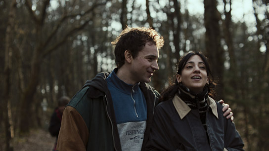 Leonard Scheicher, Zeynep Bozbay (v.l.n.r.) in "Bubbles" (2025)