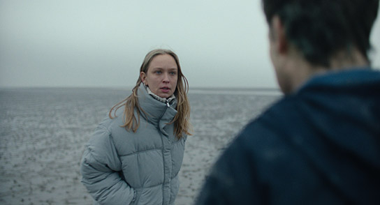 Caro Cult, Leonard Scheicher (v.l.n.r.) in "Bubbles" (2025)