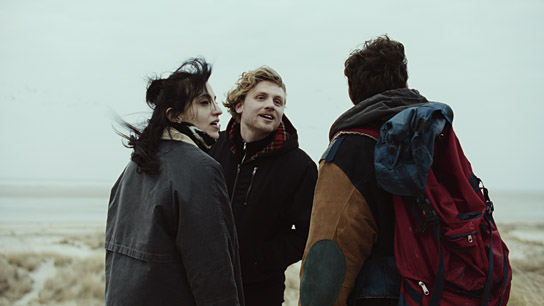 Zeynep Bozbay, Johannes Nussbaum, Leonard Scheicher (v.l.n.r.) in "Bubbles" (2025)