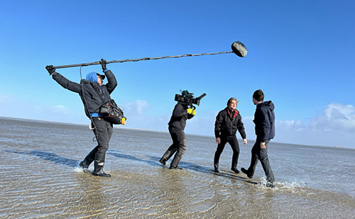 Xavier Fleming (Ton), Nikolai Huber (Kamera), Johannes Nussbaum, Leonard Scheicher (v.l.n.r) bei den Dreharbeiten zu "Bubbles" (2025)
