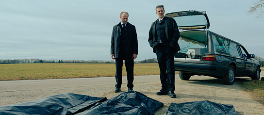 Florian Brückner, Rick Kavanian (v.l.n.r.) in "Zweigstelle" (2025)