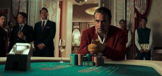 Colin Farrell (vorne) in "Ballad of a Small Player" (2025)