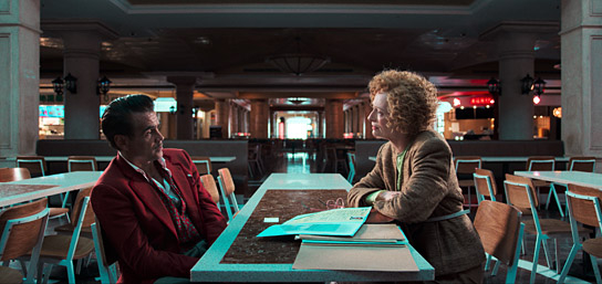 Colin Farrell, Tilda Swinton (v.l.n.r.) in "Ballad of a Small Player" (2025)