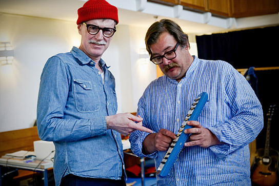 Musiker Jacques Palminger, Carsten "Erobique" Meyer (v.l.n.r.) ("Songs for Joy - Der Film zur Musik", 2025)