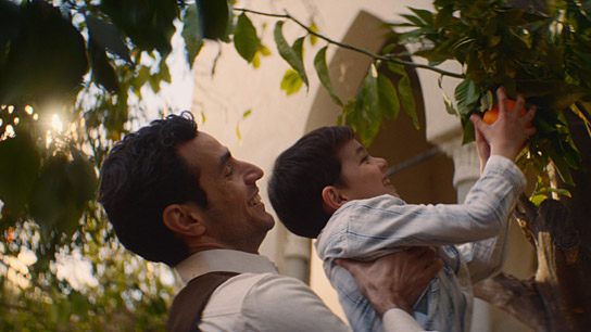 Adam Bakrī, Salah Aldeen Mai (v.l.n.r.) in "Im Schatten des Orangenbaums" (2025)