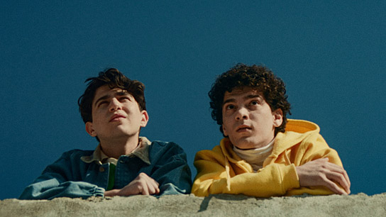 Rida Suleiman, Muhammad Abed Elrahman (v.l.n.r.) in "Im Schatten des Orangenbaums" (2025)