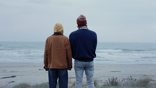 Juli Grabenhenrich, Luca Marinelli (v.l.n.r.) in "Paternal Leave - Drei Tage Meer" (2025)