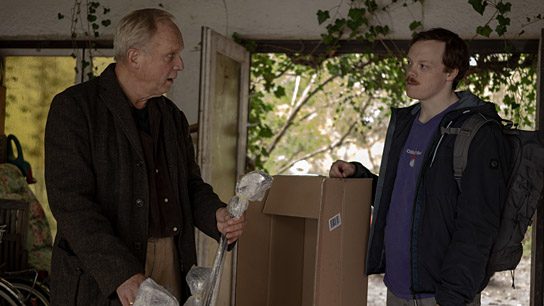 Ulrich Tukur, Lukas Rüppel (v.l.n.r.) in "Dann passiert das Leben" (2025