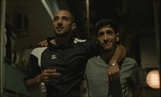 Mahmood Bakri, Aram Sabbah (v.l.n.r.) in "To A Land Unknown" (2024)