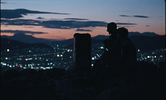 Mahmood Bakri, Aram Sabbah (v.l.n.r.) in "To A Land Unknown" (2024)